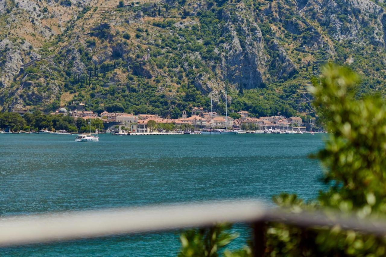 Apartment Aura With Sea View Kotor Exteriör bild