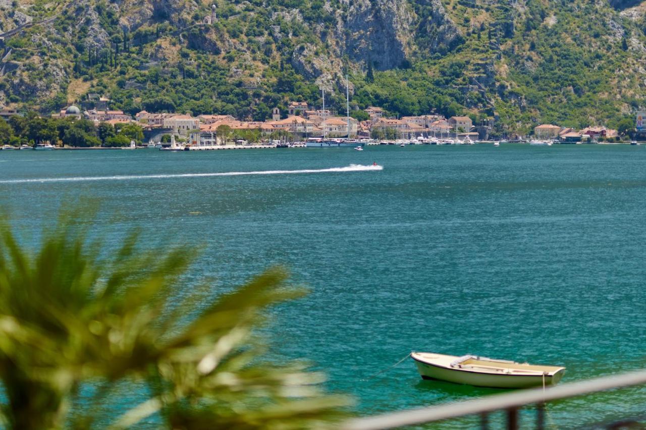 Apartment Aura With Sea View Kotor Exteriör bild