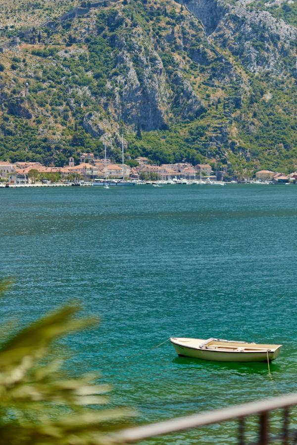 Apartment Aura With Sea View Kotor Exteriör bild